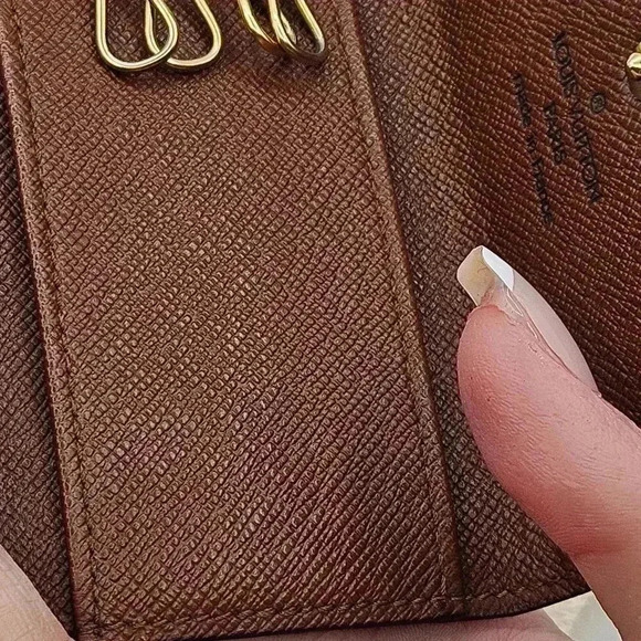 LV  Mono Multi-cles Wallet - Picture 9 of 12